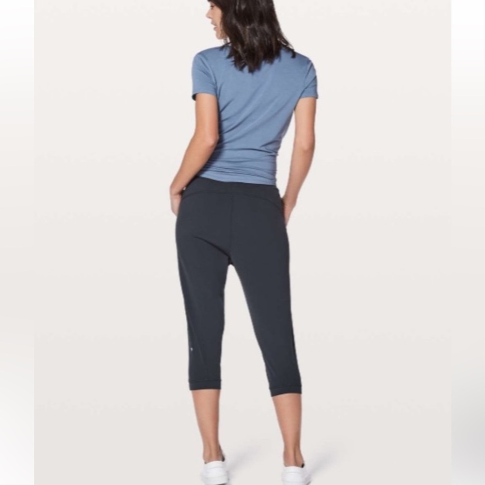 Lululemon Rejuvenate Crop - Picture 2 of 8